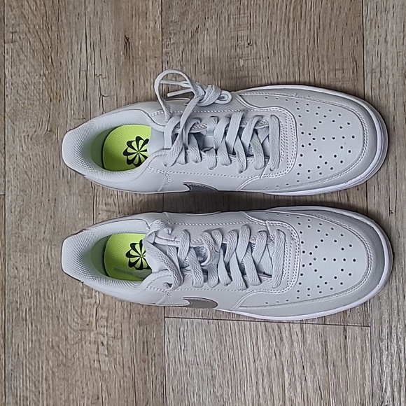 Nike - Picture 1 of 2